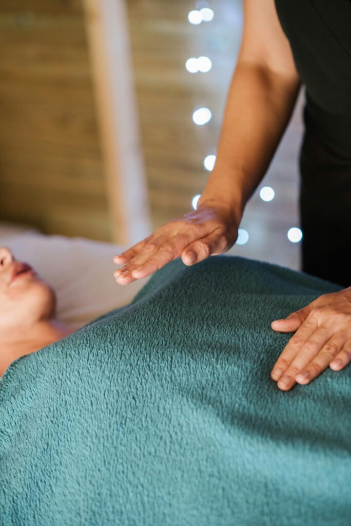  Spiritual healer guiding energy session for emotional clarity and balance